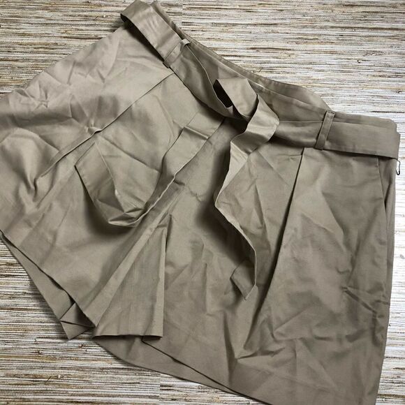 U-75 1901 belted shorts Khaki size 14 nwot - Picture 1 of 2